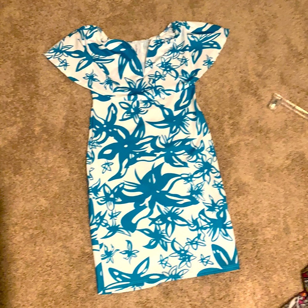Off the shoulder vneck vacation dress. Never worn!
